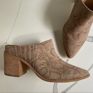 KAANAS Chianti Pointy Toe Snake Mule in Blush
